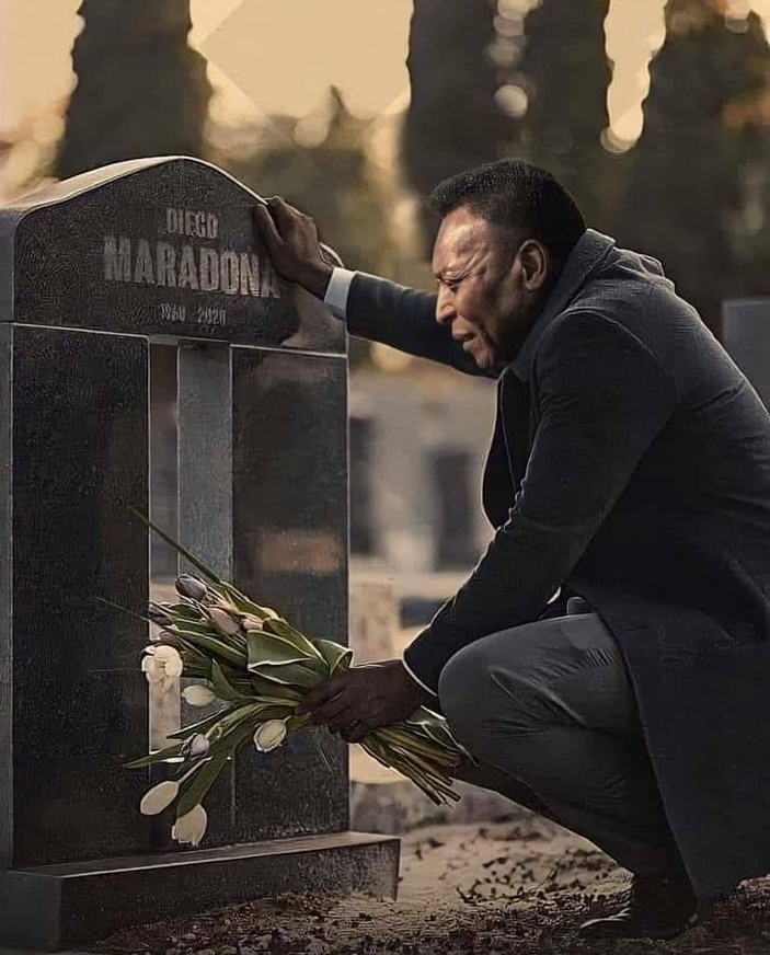 Пеле на гроба на Марадона