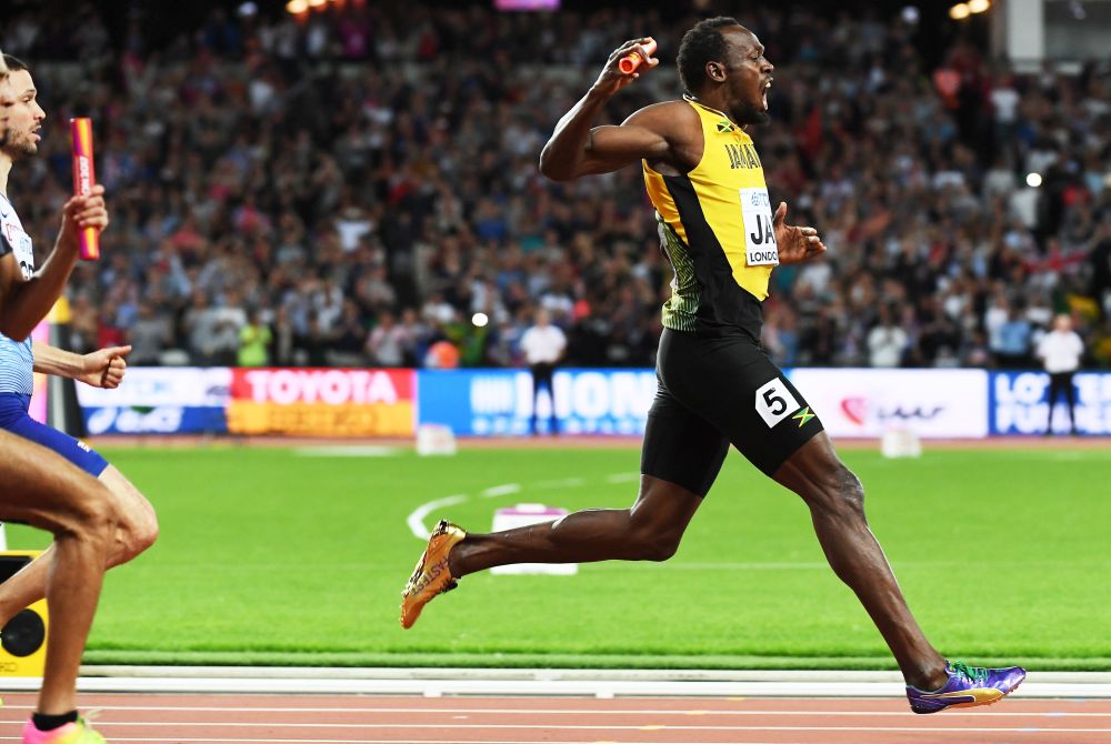 epa06141210 Jamaica's Usain Bolt reacts as he sustains sustains an injury during the men's 4x100m Relay final at the London 2017 IAAF World Championships in London, Britain, 12 August 2017.  EPA/ANDY RAIN