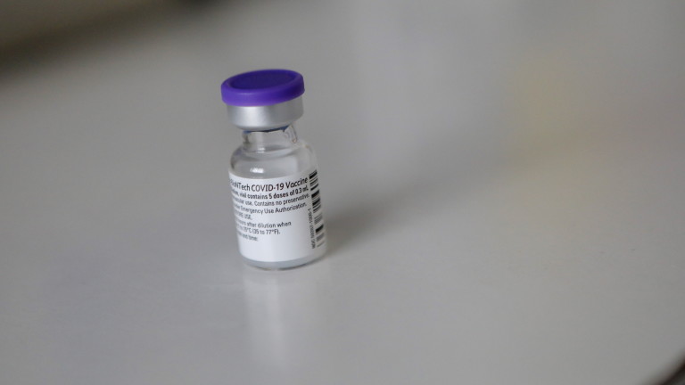 epa08938922 A dose of Pfizer-BioNTech COVID-19 vaccine during the vaccination at Novi Beograd medical center in Belgrade, Serbia, 15 January 2021. Serbia began its coronavirus disease (COVID-19) vaccination campaign of elderly and medical workers on 24 December 2020.  EPA/MARKO DJOKOVIC