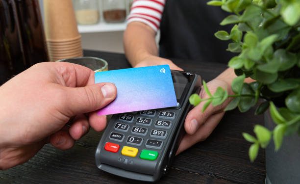 Customer making wireless or contactless payment using credit card